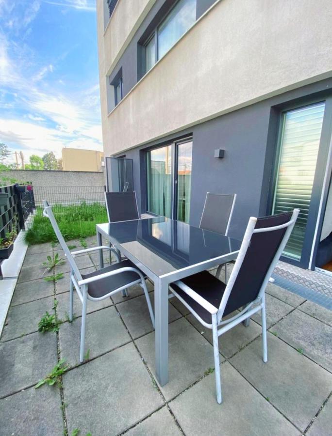 Near Lake Spacious & Furnished Beautiful Apartment ウィーン エクステリア 写真